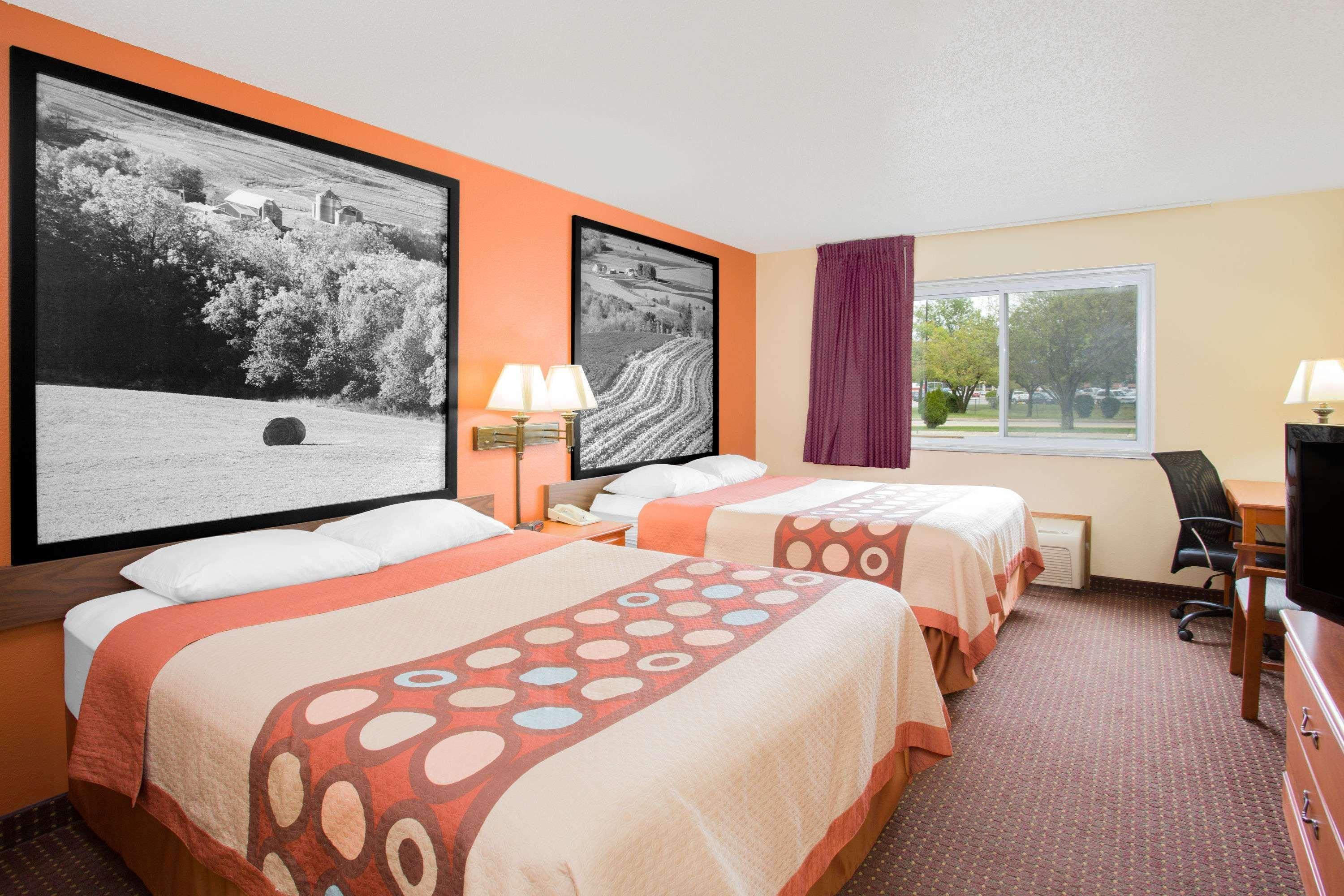 Super 8 By Wyndham Waverly Exterior foto