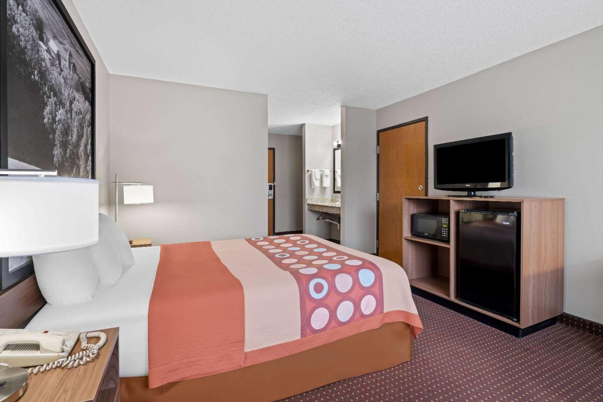 Super 8 By Wyndham Waverly Exterior foto