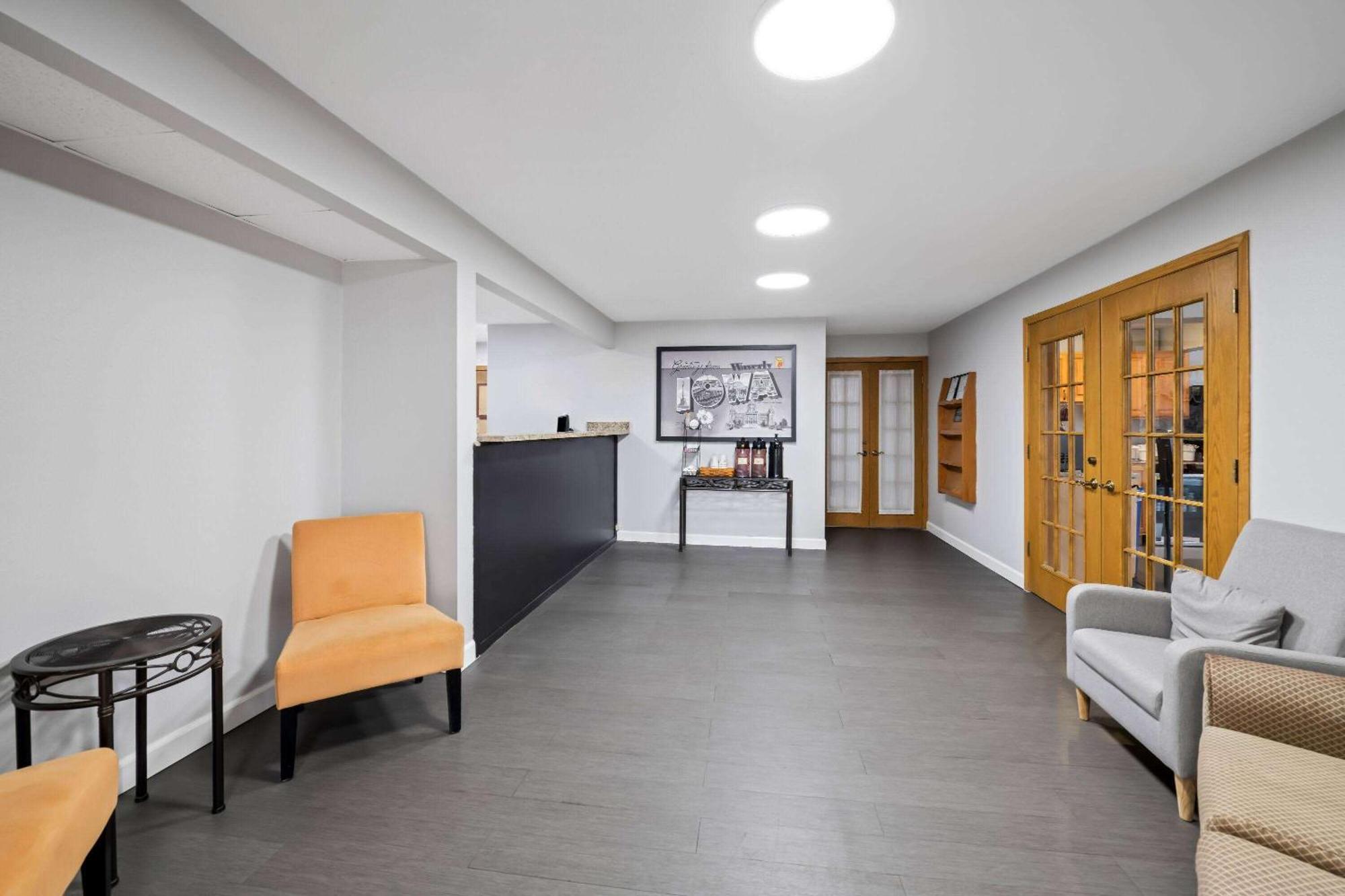 Super 8 By Wyndham Waverly Exterior foto