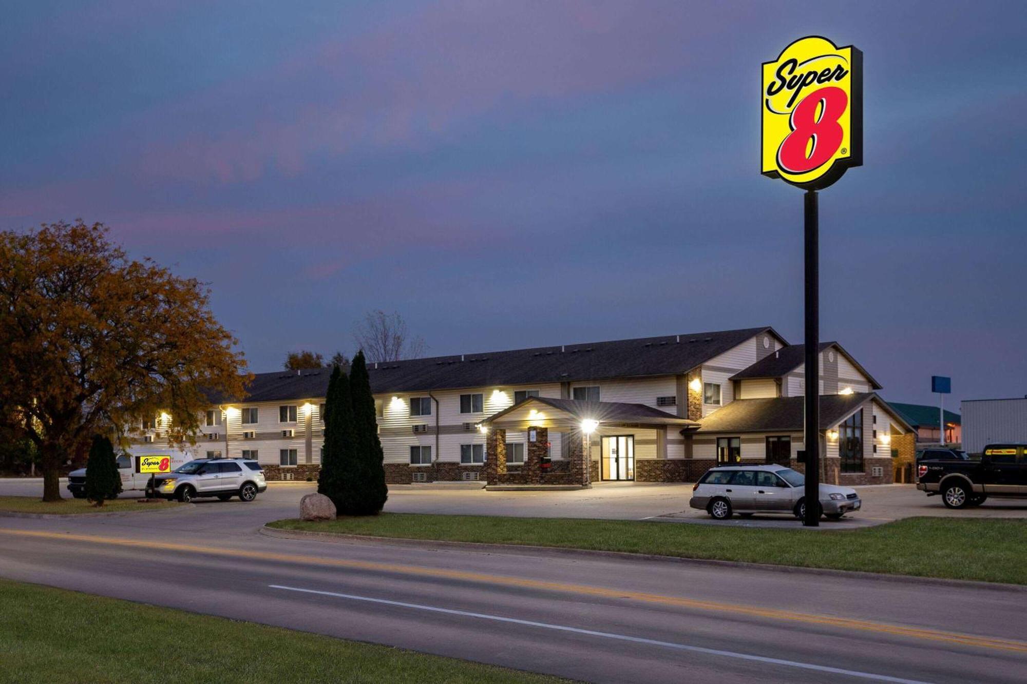 Super 8 By Wyndham Waverly Exterior foto