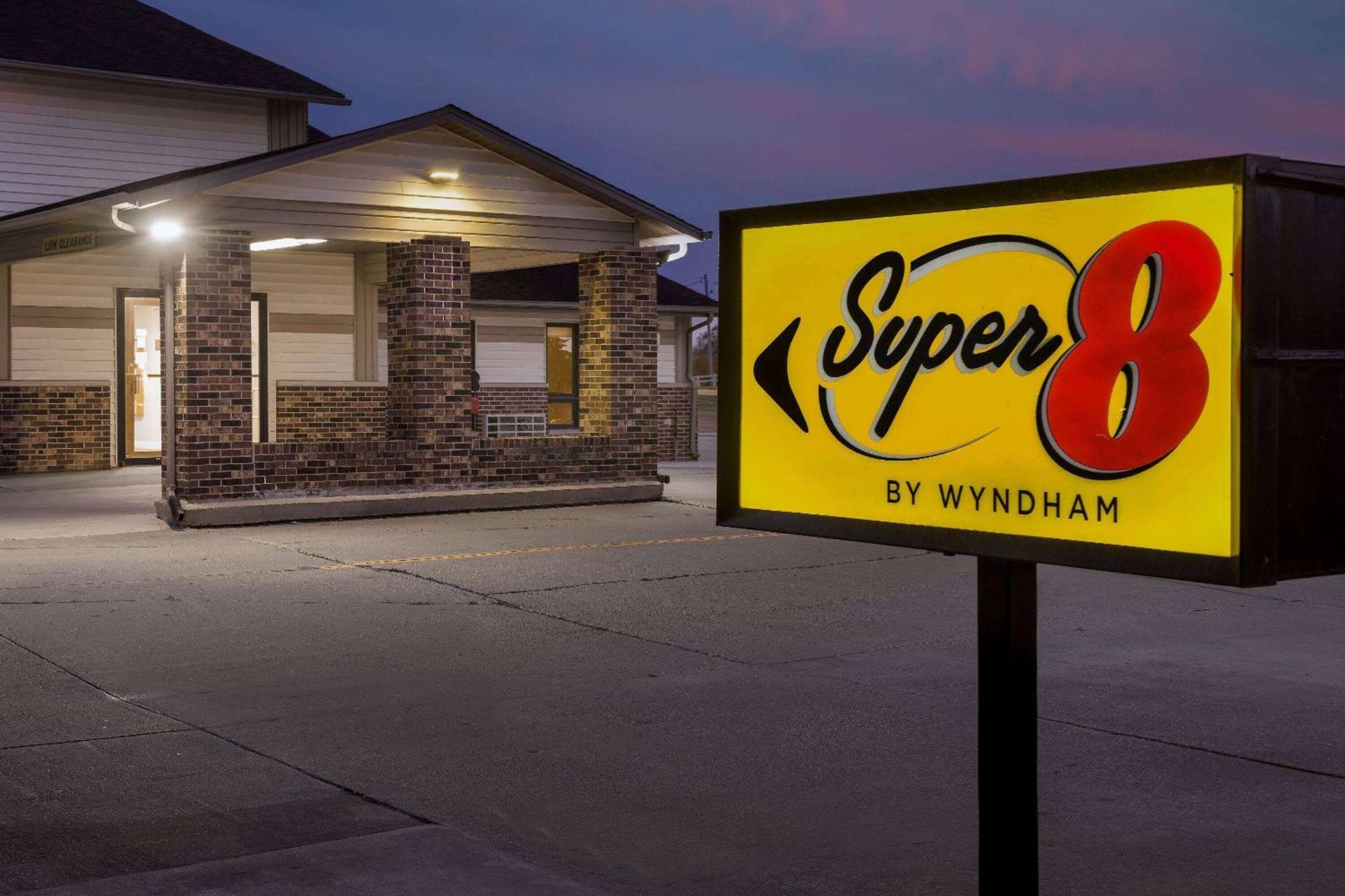 Super 8 By Wyndham Waverly Exterior foto